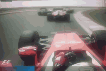 GIF：F1中国站发车后维泰尔与莱科宁碰撞事故