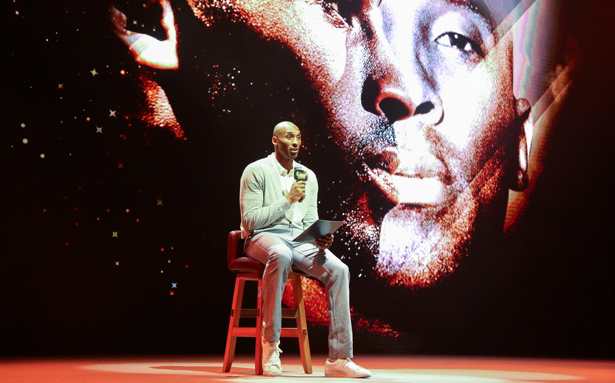 选秀日林书豪中国行秀三分众小伙伴调戏林书豪王哲林57顺位被灰熊摘下