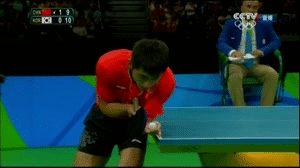 gif-韩选手失误下网丢局点 张继科许昕扳平比分_视频_新浪竞技风暴_新浪网