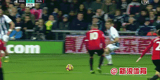 鲁尼劲射中横梁