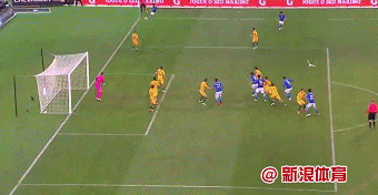第62分钟，巴西队头球接力破门