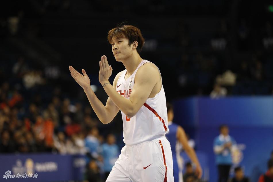 韩书俊打篮球图片