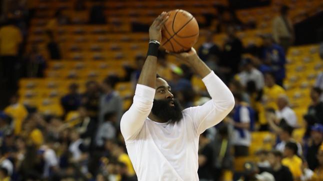 哈登赛前热身投篮神情自若