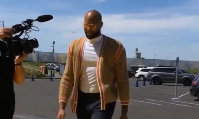 勇士大佬抵达球馆迎战季后赛