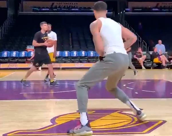 库兹马慢欧洲步模仿哈登？