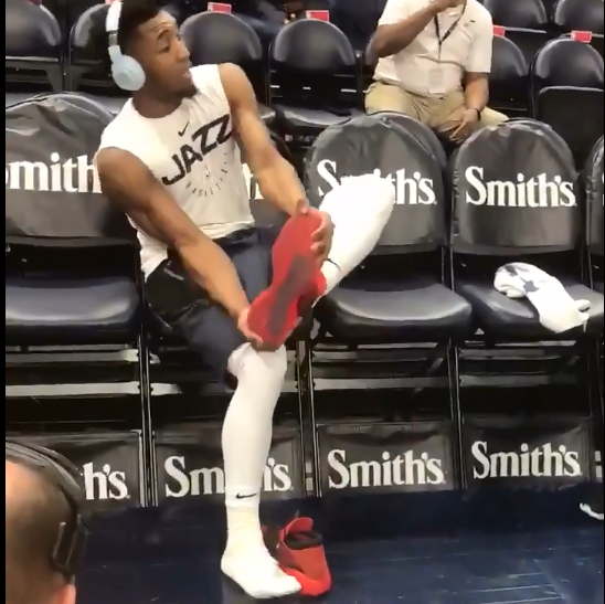 送鞋狂魔米切尔又来了！