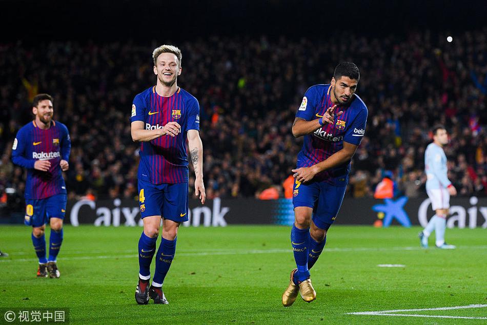 苏亚雷斯庆祝进球