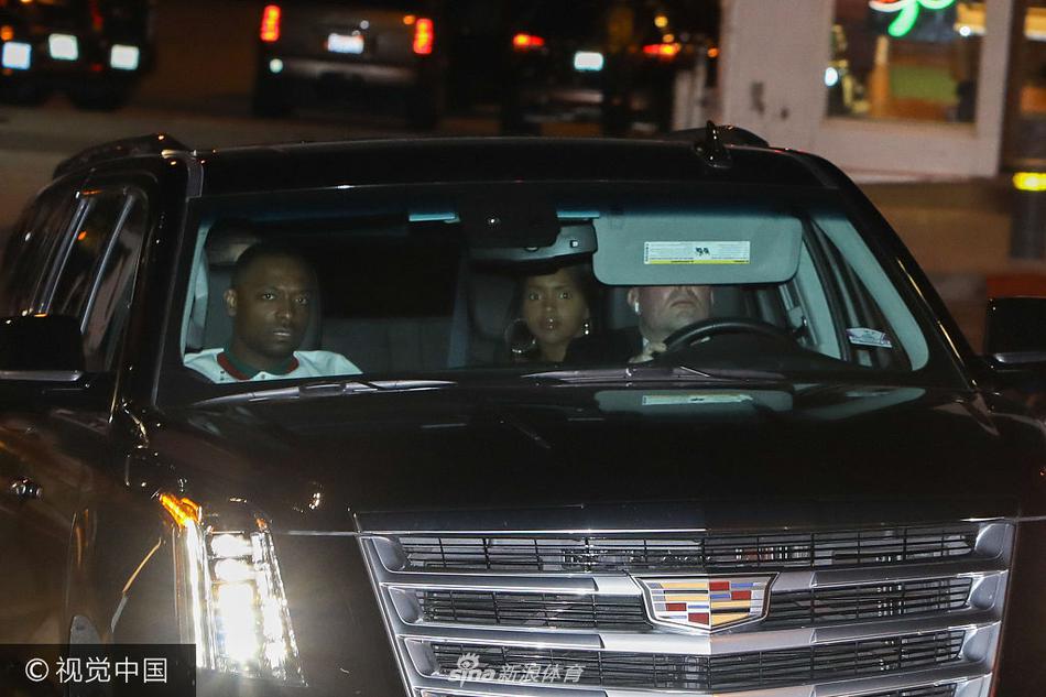 特里斯坦-汤普森玩性不改夜店泡妹