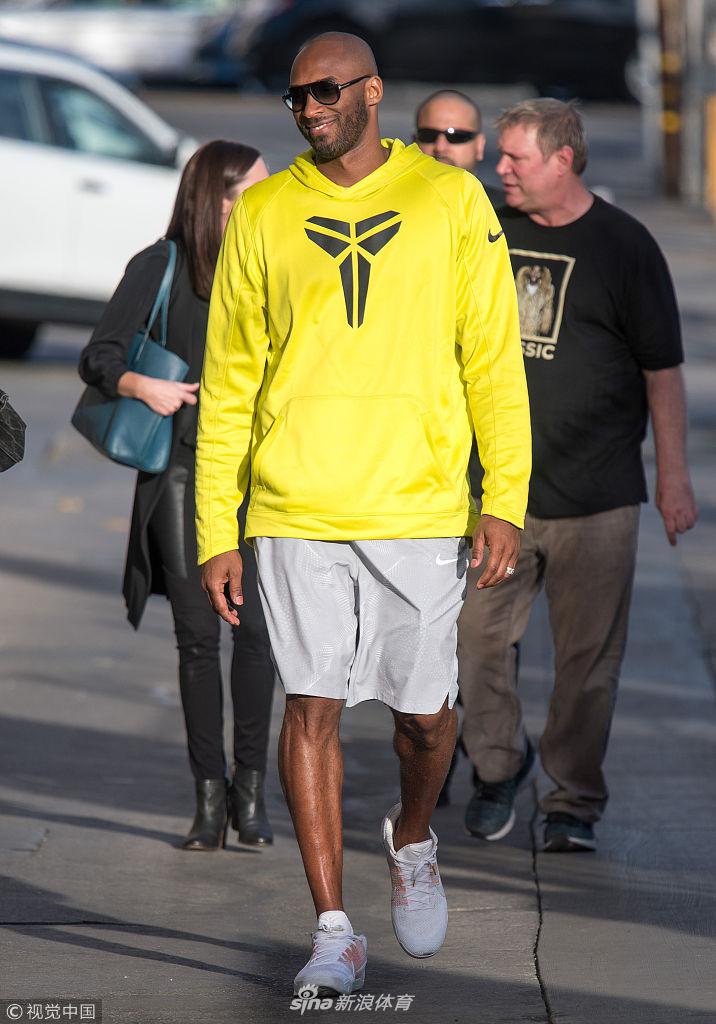 男神V5！科比录节目亮黄卫衣比V卖萌