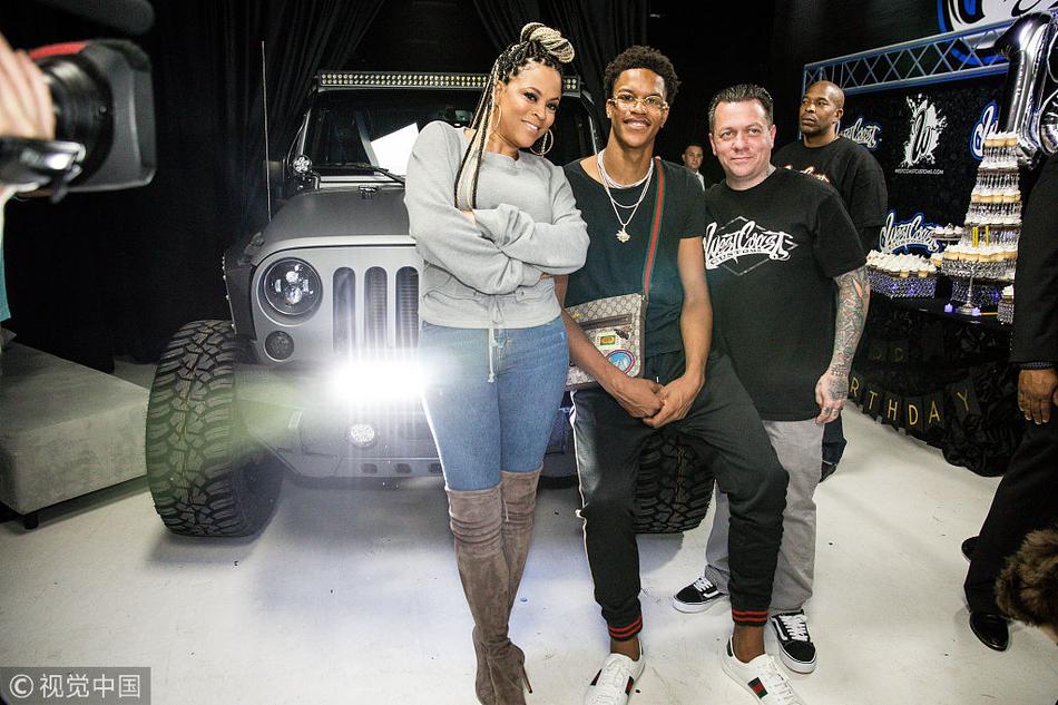 奥尼尔大儿子18岁生日趴变大鲨鱼主场