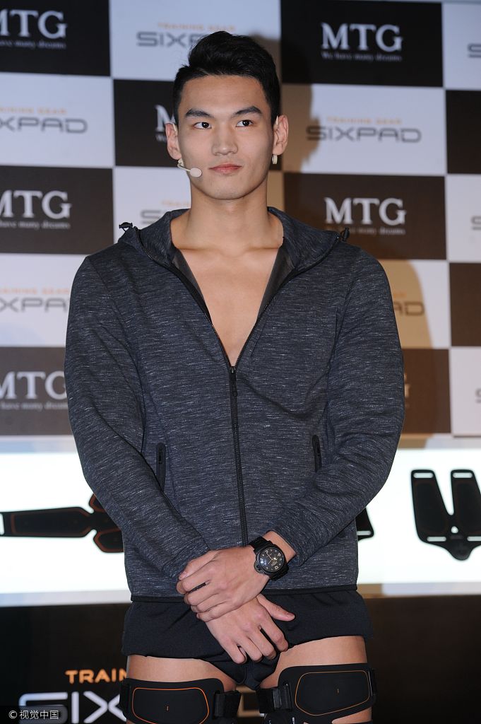 徐嘉余半裸出镜man爆