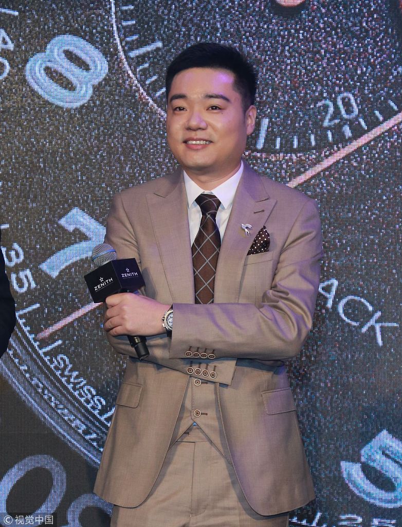 丁俊晖出席活动墨镜机车扮酷英伦范十足