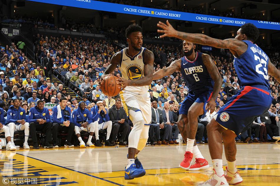 路威和小乔丹协防