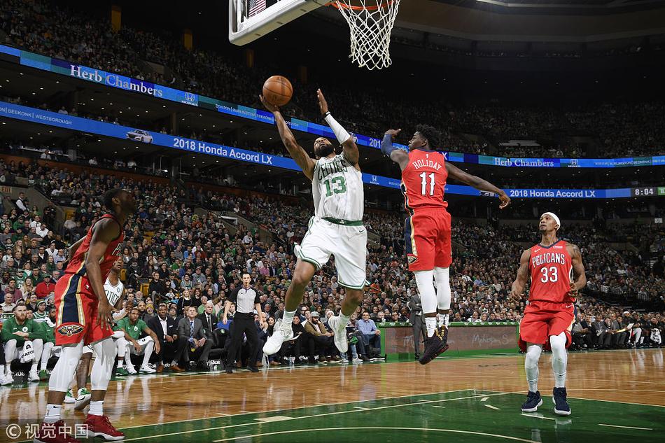 马库斯-莫里斯上篮