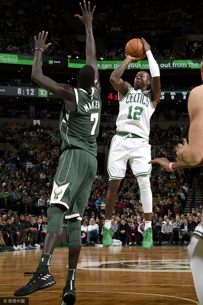 [常规赛]雄鹿100-111凯尔特人_高清图集_新浪网