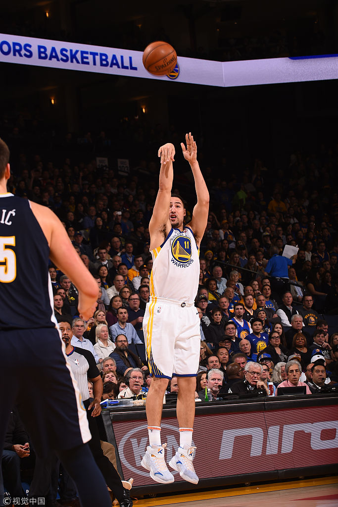 汤普森三分出手