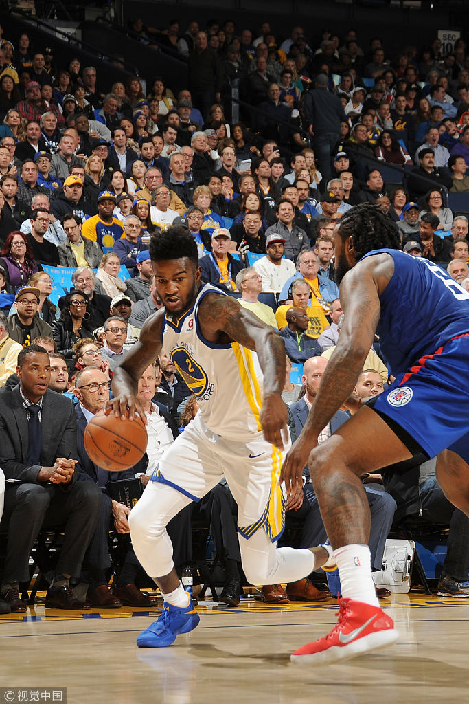 贝尔突破小乔丹