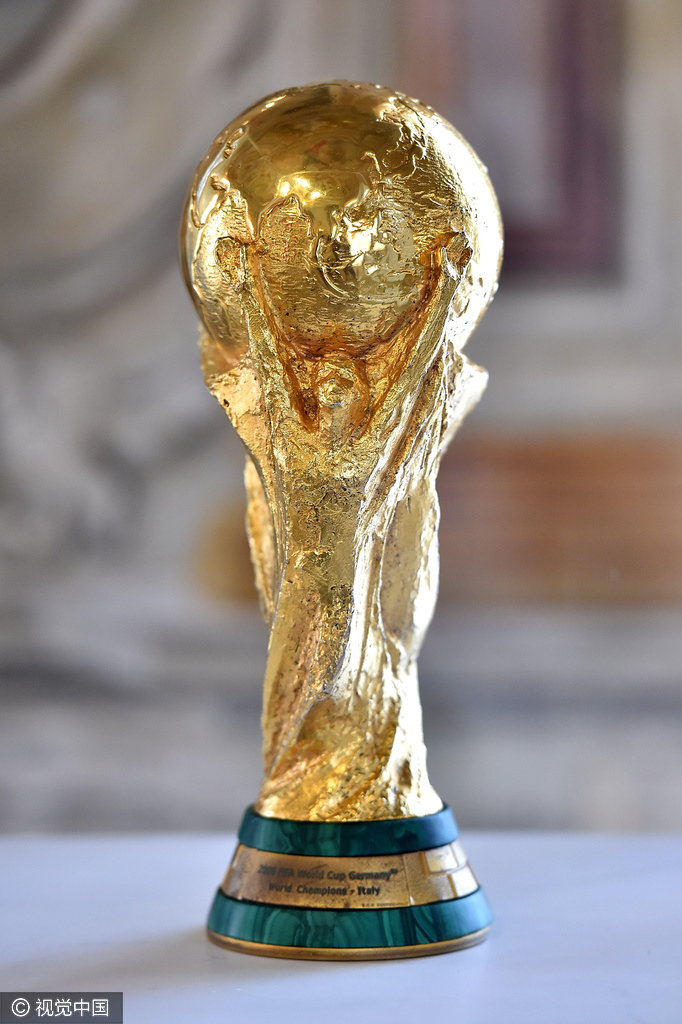 意大利足协举行奖杯展览会