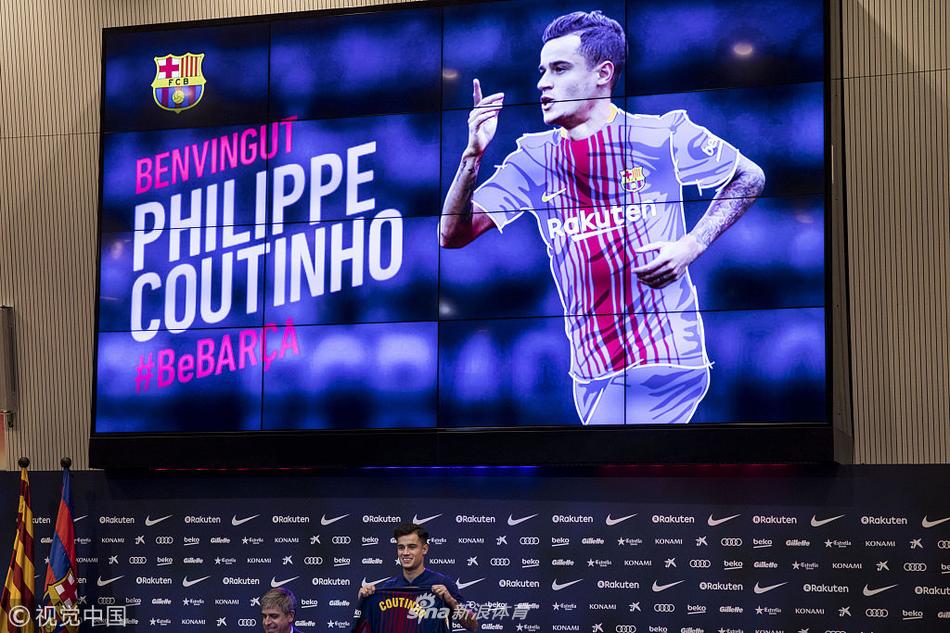 库蒂尼奥正式亮相诺坎普