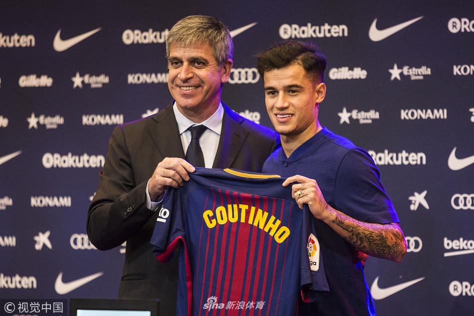 库蒂尼奥正式亮相诺坎普