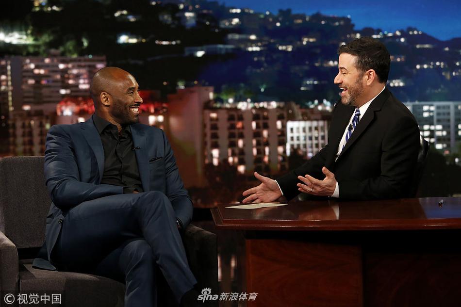 科比西装革履参加吉米鸡毛秀