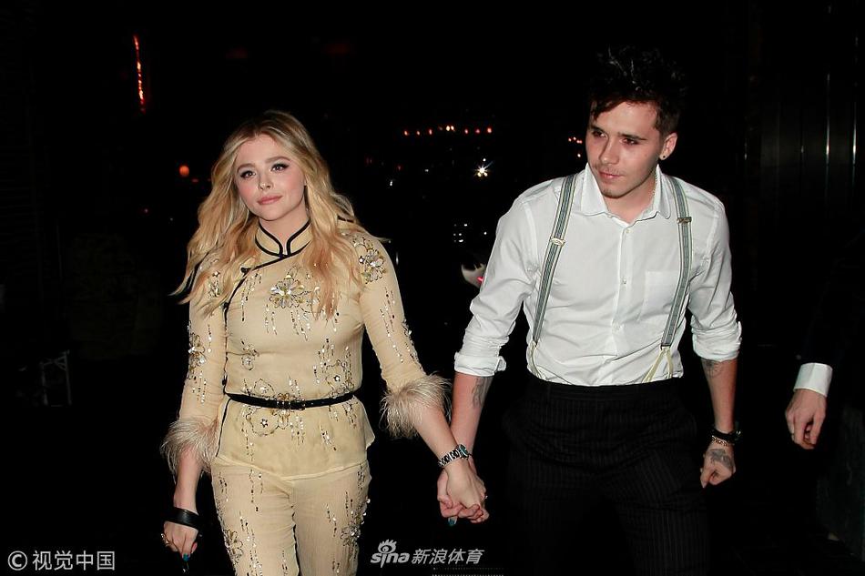 大布烟熏妆陪影星女友过生日