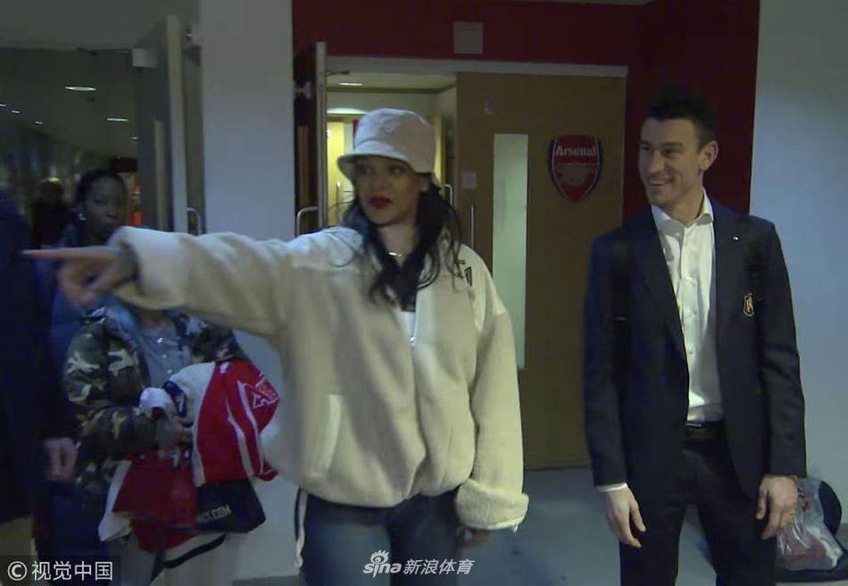 小迷妹上线！蕾哈娜变阿森纳球迷