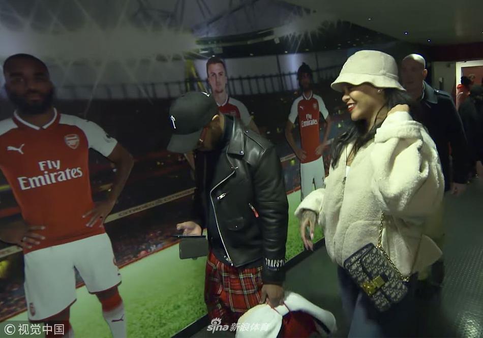 小迷妹上线！蕾哈娜变阿森纳球迷