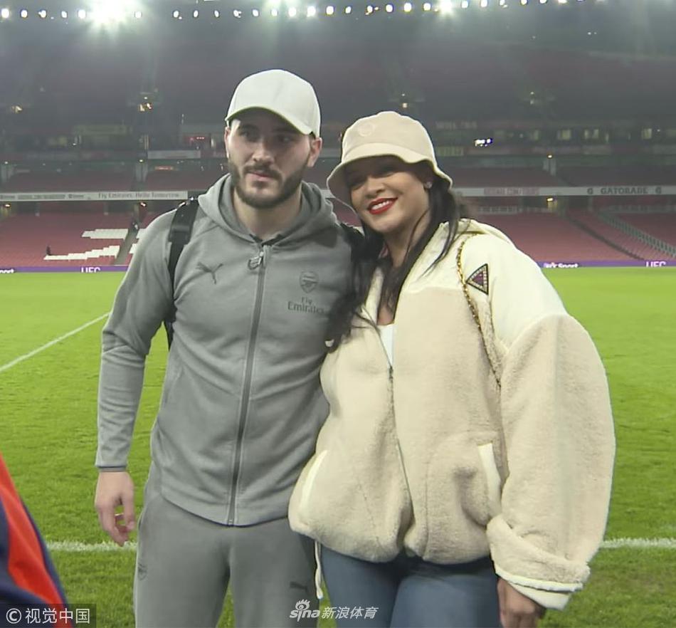 小迷妹上线！蕾哈娜变阿森纳球迷