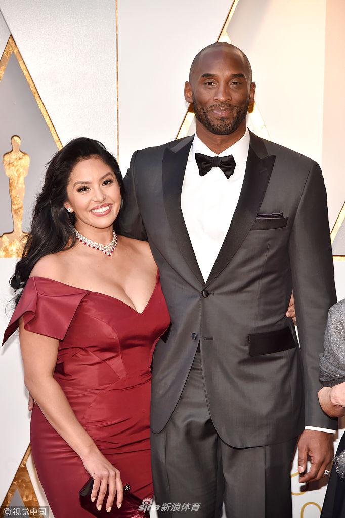 科比携妻亮相奥斯卡颁奖礼