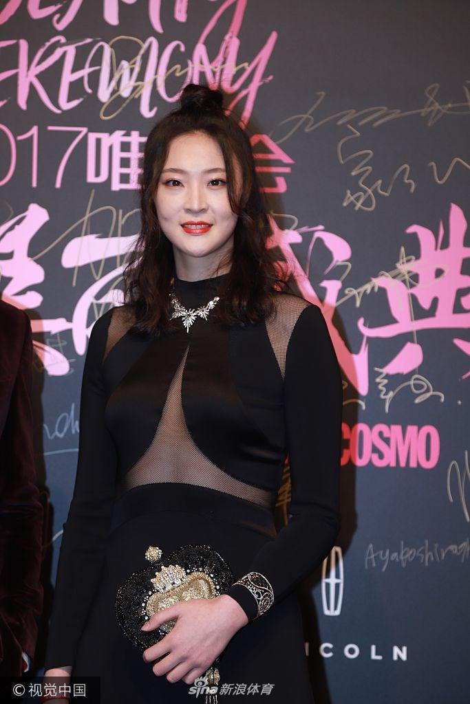 惠若琪亮相美丽盛典 着镂空透视礼服秀性感身材