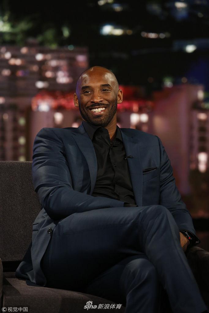 科比西装革履参加吉米鸡毛秀