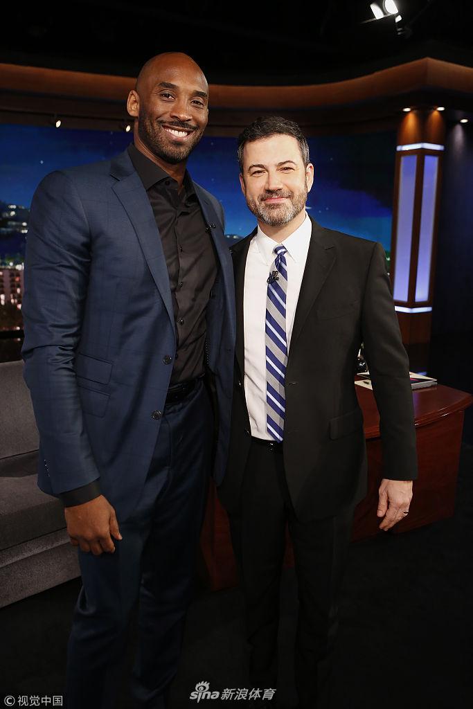 科比西装革履参加吉米鸡毛秀