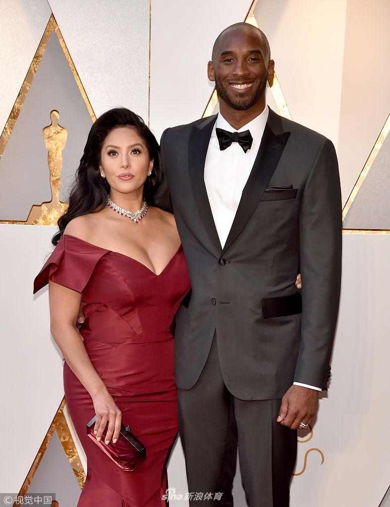 科比携妻亮相奥斯卡颁奖礼