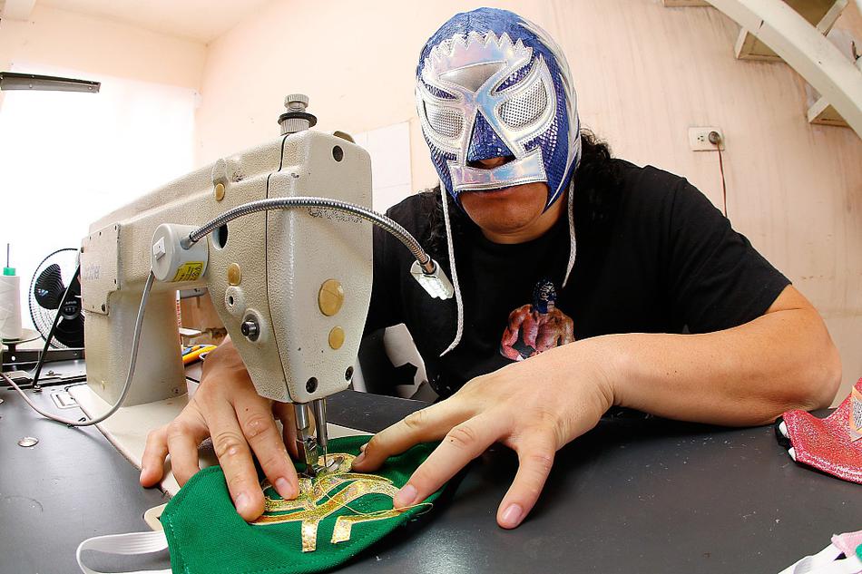 摔跤手将面罩改同款口罩 样式酷炫