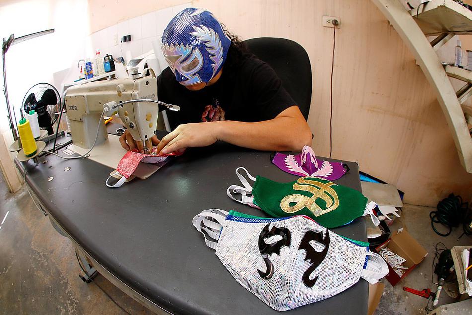 摔跤手将面罩改同款口罩 样式酷炫