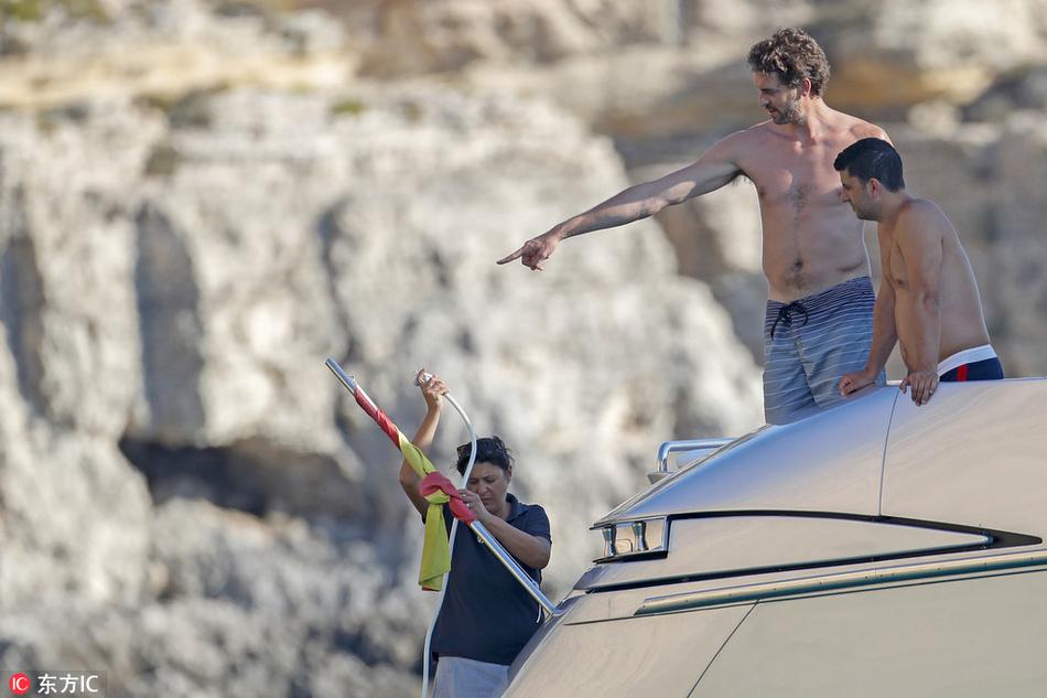 加嫂女友度假美得像仙女