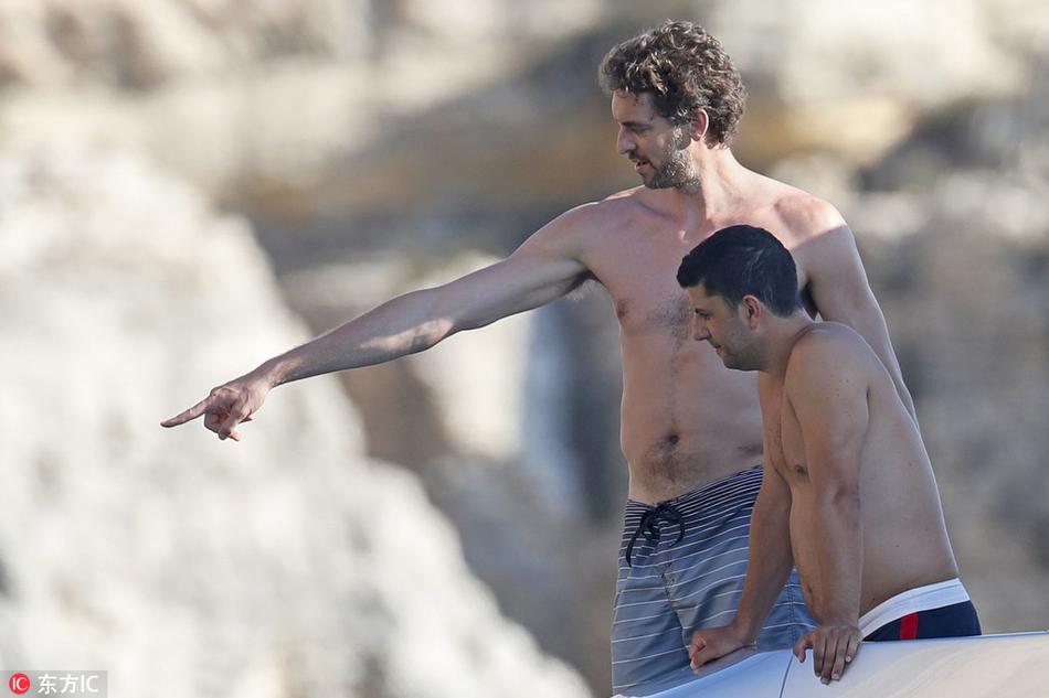 加嫂女友度假美得像仙女