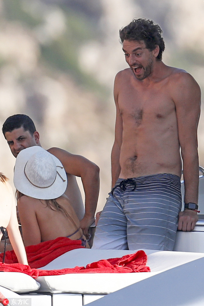 加嫂女友度假美得像仙女