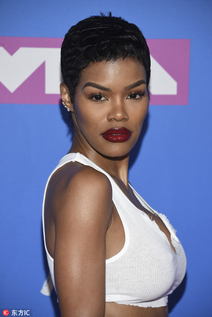 香波特娇妻大秀健硕身材