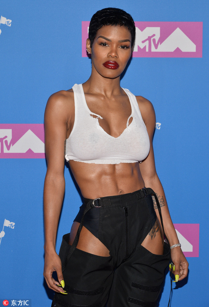 香波特娇妻大秀健硕身材