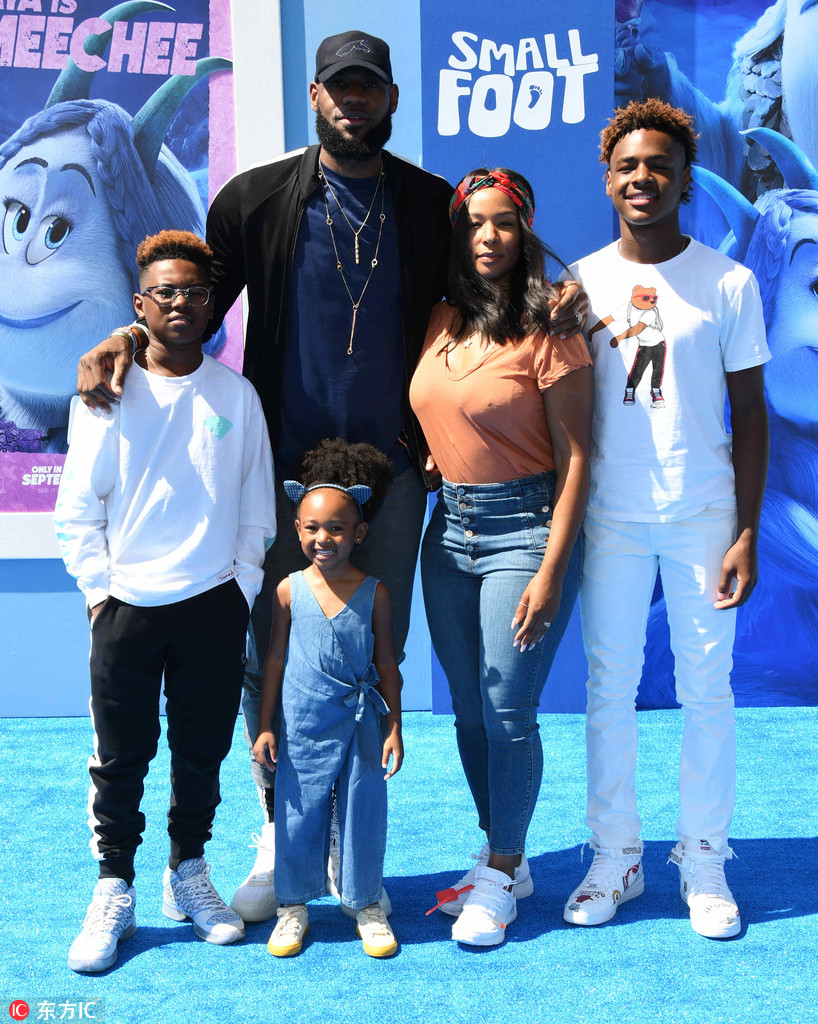 一组生活照看懂詹姆斯为啥选湖人