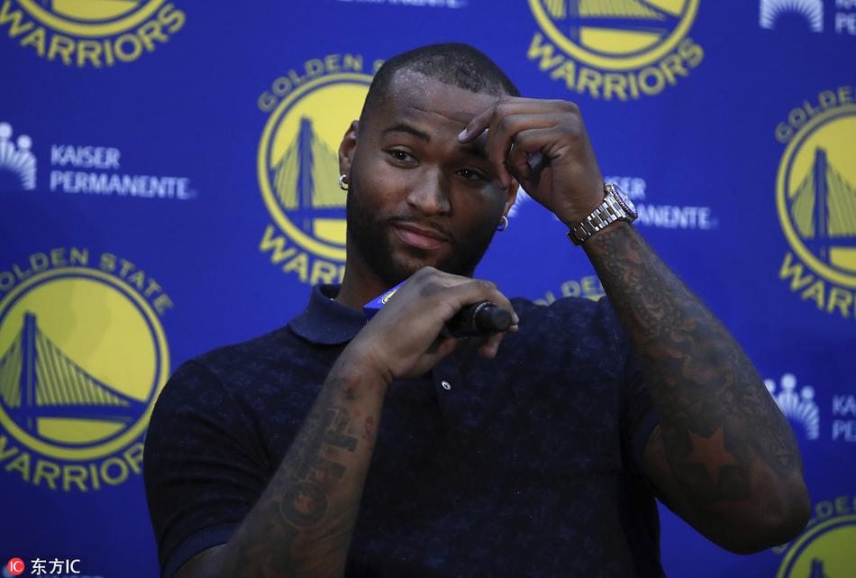 考辛斯正式亮相勇士！发布会上喜笑颜开 将身穿0号球衣