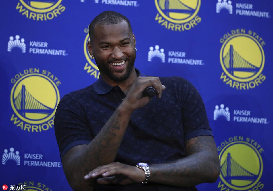 考辛斯正式亮相勇士！发布会上喜笑颜开 将身穿0号球衣