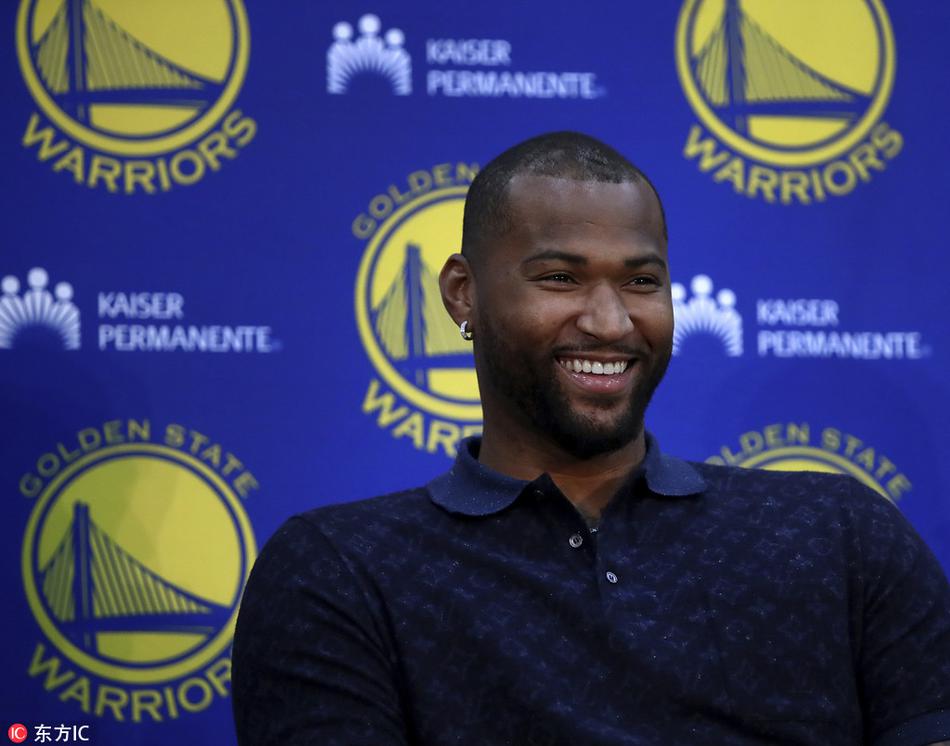 考辛斯正式亮相勇士！发布会上喜笑颜开 将身穿0号球衣