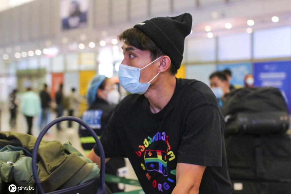 恒大结束迪拜拉练抵达广州 开启两周自我隔离假期