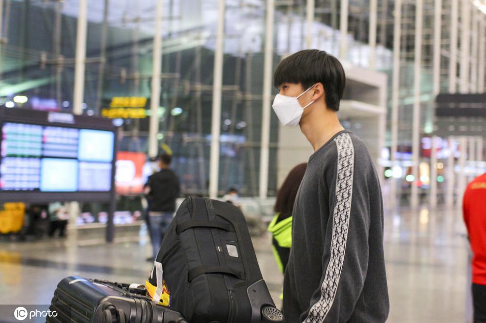 恒大结束迪拜拉练抵达广州 开启两周自我隔离假期