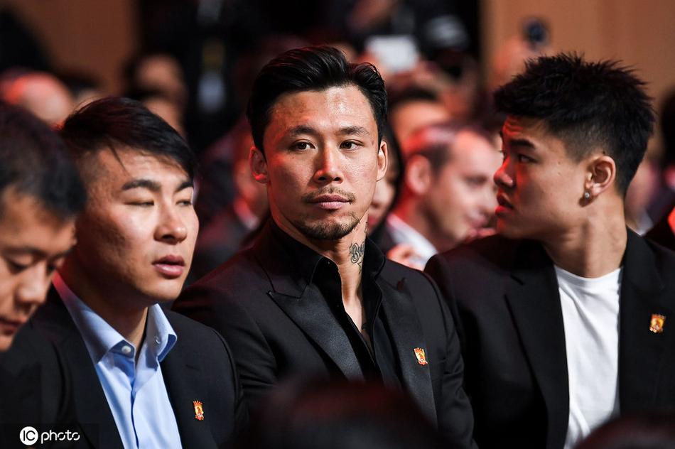 [盘点]中国球员西装秀 谁是现役最靓的仔？