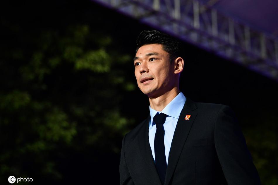 [盘点]中国球员西装秀 谁是现役最靓的仔？