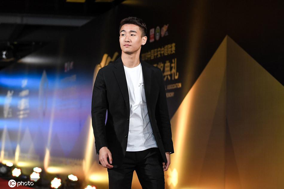 [盘点]中国球员西装秀 谁是现役最靓的仔？